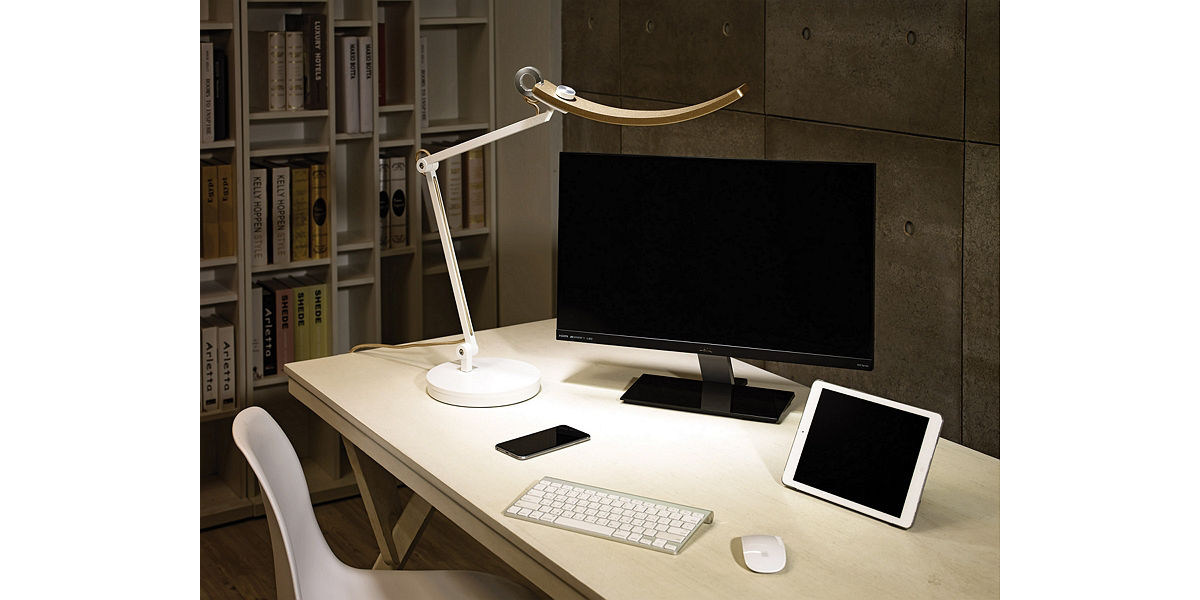 the differences between the BenQ e-Reading desk lamp and the other